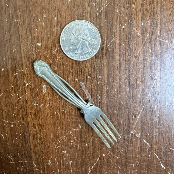 VINTAGE silver tone Silverware Fork‎ Tie Bar Clip - Picture 2 of 4